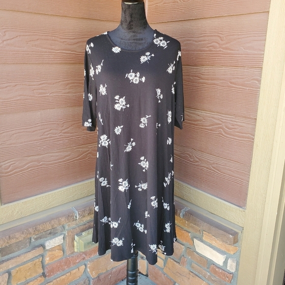 Old Navy Women's Black Floral Swing Dress Size XL NWOT - Picture 1 of 14